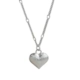 Halskette mit mattem Herz-Anhänger, Schlüsselbeinkette, strukturierte Gliederkette, minimalistisches Schmuckaccessoire für Damen