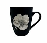 Tasse mit Gravur – auf Wunsch auch mit Text – gummierte Oberfläche – Farbe Schwarz-Porzellan-Personalisiert- Geschenk (Blüme 2)