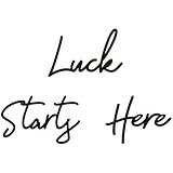 Jinyuanchao Das 'Luck Starts Here' Schild an der Tür, Holz Wanddekoration Bauernhaus Heimdekoration für Ihr Zuhause Wandkunst Geschenk Korridor Eingang Ausdruck Liebe und Wärme für Familie (Glück