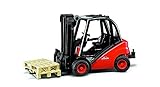 bruder 02511 - Linde Gabelstapler H30D mit Anhängerkupplung & 2 Paletten - 1:16 Fahrzeug, Stapler, Versand & Logistik, Bauernhof