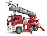 bruder 4306252 Feuerwehr mit Drehleiter, Wasserpumpe und Light & Sound Modul, Mehrfarbig, 47,0 cm × 17,5 cm × 24,2 cm