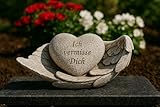 Schneemann-Versand Grabherz „Ich vermisse Dich“ – liegend auf Engelsflügel – Polyresin, wetterfest – ca. 14 cm breit, 5 cm hoch