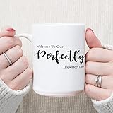 Lustige Tasse mit Aufschrift 'Welcome to Our Perfectly Imperfect Life', 425 ml, Keramik-Kaffee- oder Teetasse, inspirierende Tasse, Geschenk für beste Freundin, Mutter, Vater, Schwester, Lehrer