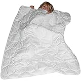 Kuschelweiche Microfaser Ganzjahres - Kinderdecke in 100x135 cm mit einem samtig weichen Bezug aus Microfaser - Feinbatist - Pflegeleichte Ganzjahresdecke - für Allergiker geeignet - Made in Germany