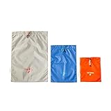 Tatonka Packbeutel Stuff Sack Set (3 Stück) - Leichtes Packtaschen-Set in drei verschiedenen Größen und Farben - Mit Schnürzug und Kordelstopper - Aus recyceltem Material (grey / blue / red)