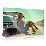 Lustiges Schreibtischschild 'A Woman In A Blue Dress Sits On The Hood Of A Classic Car', Blechschild, Pool-Zone, Blechschild, Männerhöhlen-Regeln (20 x 30 cm)