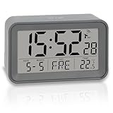 ADE Digitaler Funkwecker mit Licht | Wecker mit Temperaturanzeige und Kalender | kompakter Reisewecker | hübsches matt graues Gehäuse | mit Batterie