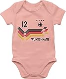 Baby Body Junge Mädchen - 2024 Fussball EM Fanartikel - Trikot mit anpassbarem Namen und Trikotnummer - 12/18 Monate - Babyrosa - fussballfan deutschland strampler fußball kinderfußball