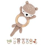 Muckelmeister Greifling personalisiert mit Namen - Holz Beißring Baby gehäkelte Tiere - Babyrassel - Babygeschenke zur Geburt für Mädchen/Jungen - kleine Geschenke für Neugeborene - Otter