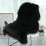 AMFUN Faux Lammfell Schaffell Teppich, Longhair Flauschiger Teppich, Flauschiger Schaffell Lammfell Fellteppich Waschbar, Weicher Fell Carpet für Stühle Sofa Schlafzimmer(Schwarz, 60 x 90 cm)