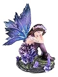 Ebros Katze Nickerchen Lavendel Lila Mädchen Feengarten mit flatterndem Schmetterling Pixie FAE Figur Verzauberter Wald Fantasy Fee Teen Sammlerstück