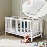 Kids Collective Babybett Kinderbett Gitterbett 60x120 & 70x140 cm mit Matratze höhenverstellbarer Lattenrost & herausnehmbare Sprossen stabiles Buchenholz | ab Geburt bis 3. Lebensjahr | weiß