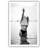 Acqooeakt Vintage-Wandkunst, feministische Frauen-Poster, sexy Frau im See, feministische Mittelfinger-Kunstdruck, Leinwand, Mädchenzimmer, Wanddekoration, Ästhetik, 40,6 x 61 cm, ungerahmt
