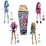 Monster High Buried-Secrets-Puppen und Accessoires, Cozy-Creepover-Thema mit geheimnisvoller Puppe und 5 Überraschungen beim Auspacken (Figuren können variieren), HYV64