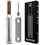 REDSALT® Premium Zester Edelstahl Reibe mit Walnuss Holzgriff | rasiermesserscharfe Klinge | Küchenreibe Hobel Zitrone Ingwer Hartkäse | Parmesanreibe Ingwerreibe Zitronenreibe Käsereibe Muskatnuss