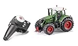 Siku 6880, Ferngesteuerter Fendt 939 Traktor, 1:32, Inkl. Fernsteuermodul, Metall/Kunststoff, Grün, Batteriebetrieben, Kompatibel mit Anbaugeräten