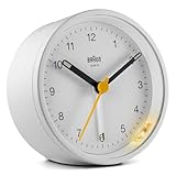 Braun Klassischer analoger Wecker Schlummerfunktion und Licht, ruhiges Quarzuhrwerk, Crescendo-Alarm in Weiß, Modell BC12W.
