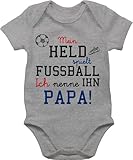 Baby Body Junge Mädchen - Sprüche - Mein Held spielt Fußball - 3/6 Monate - Grau meliert - mit aufschrift papatag strampler babygeschenke babygeschenk lustig fussball kurzarm geburtsgeschenk