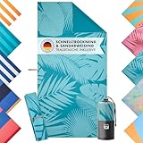Blumtal Strandhandtuch 90x180cm aus Mikrofaser - kompaktes und schnelltrocknendes Handtuch/Strandtuch XXL - Stranddecke sandfrei mit Band - Badetücher schnelltrocknend mit türkisem Palmen-Motiv