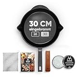 GUSSKÖNIG Gusseisenpfanne 30cm–Eingebrannte Pfanne Gusseisen Induktion–Gusspfanne, Steakpfanne, Cast Iron Pan– inkl. Ringreiniger,Pflegepaste,Griffschutz aus echtem Leder, Rezeptbuch–30 Jahre Garantie