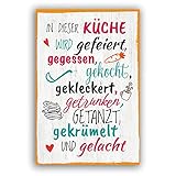 In dieser Küche wird gefeiert - Schild für Zuhause mit Zitat als Geschenk und zur Dekoration