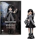 Monster High Wednesday Puppe und Accessoires, Wednesday Addams Sammelfigur in Nevermore Academy Uniform mit Eiskaltem Händchen und Rucksack, Puppenständer, HXJ04