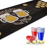 Beer Pong Set I 180 x 60 cm I Spielfeldmatte mit Bierkrug Design I Inkl. 22 Partybechern und 6 Tischtennisbällen I Trinkspiel I Party-Spiele und Geburtstag I Wiederverwendbar und abwischbar I dv821