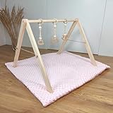 HOME CHIC Montessori Baby Gym Spielbogen Spieltrapez aus ökologischem Holz (BabyGym + 3Spielzeuge + pinke Matte)