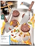 LIKAYA Plancha Edelstahl Grillplatte [30x40cm] – Verzugsfreier 4mm Edelstahl, 2x Grillspachtel mit FSC-Akazienholzgriff – Geschlossene Ecken ohne Auslaufen!