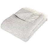 Arctic Wolldecke Herringbone - Hochwertiges Plaid mit Fischgrätmuster im Scandi Design - 100% Schurwolle mit Woolmark Siegel - 130 x 200 cm - Hellgrau